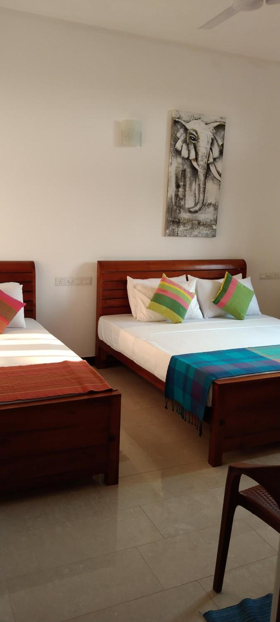 Bed and Breakfast Pick & Go White House Negombo Esterno foto