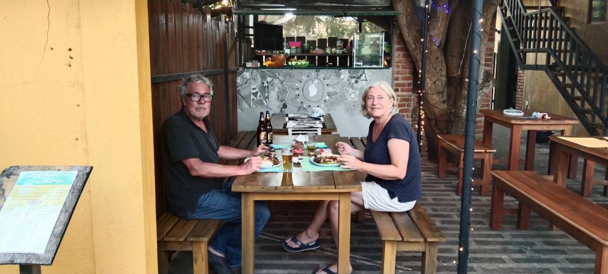 Bed and Breakfast Pick & Go White House Negombo Esterno foto