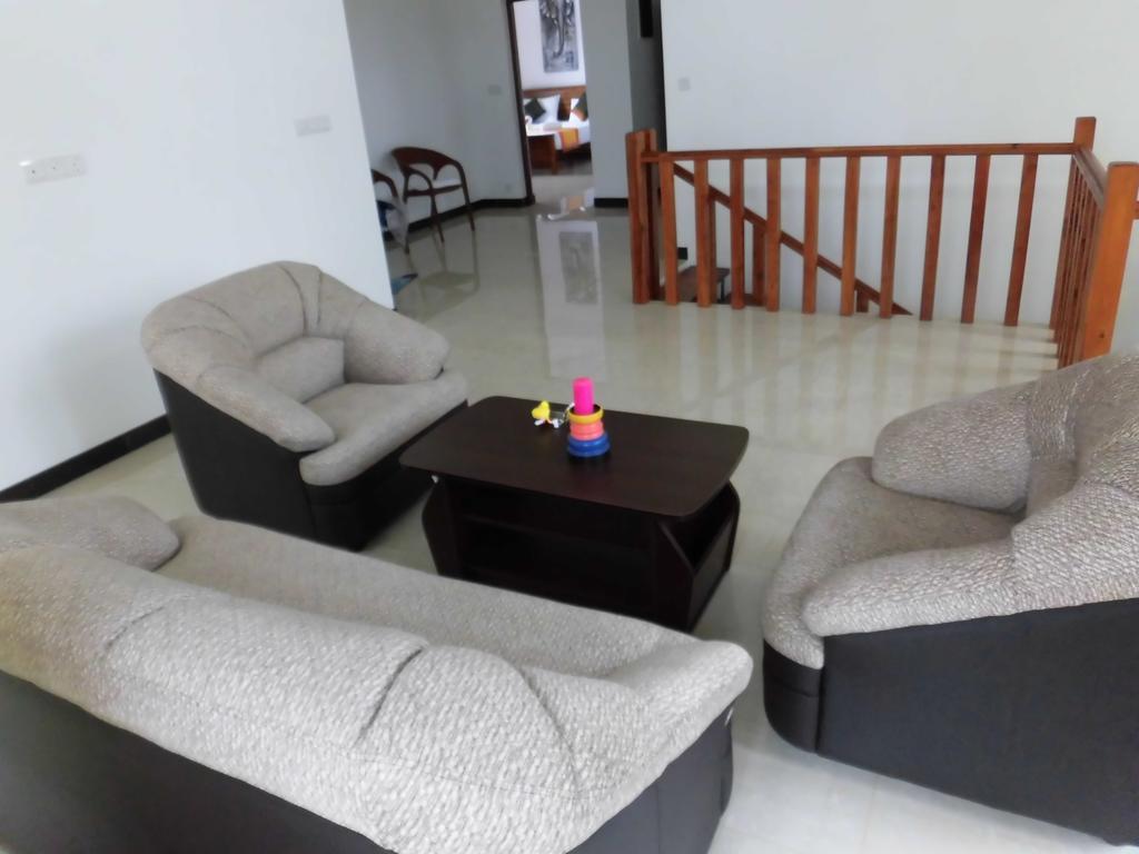 Bed and Breakfast Pick & Go White House Negombo Esterno foto