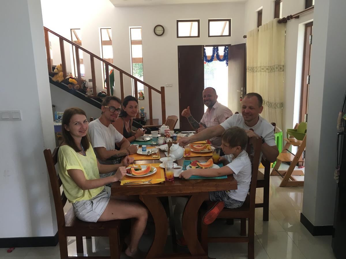 Bed and Breakfast Pick & Go White House Negombo Esterno foto
