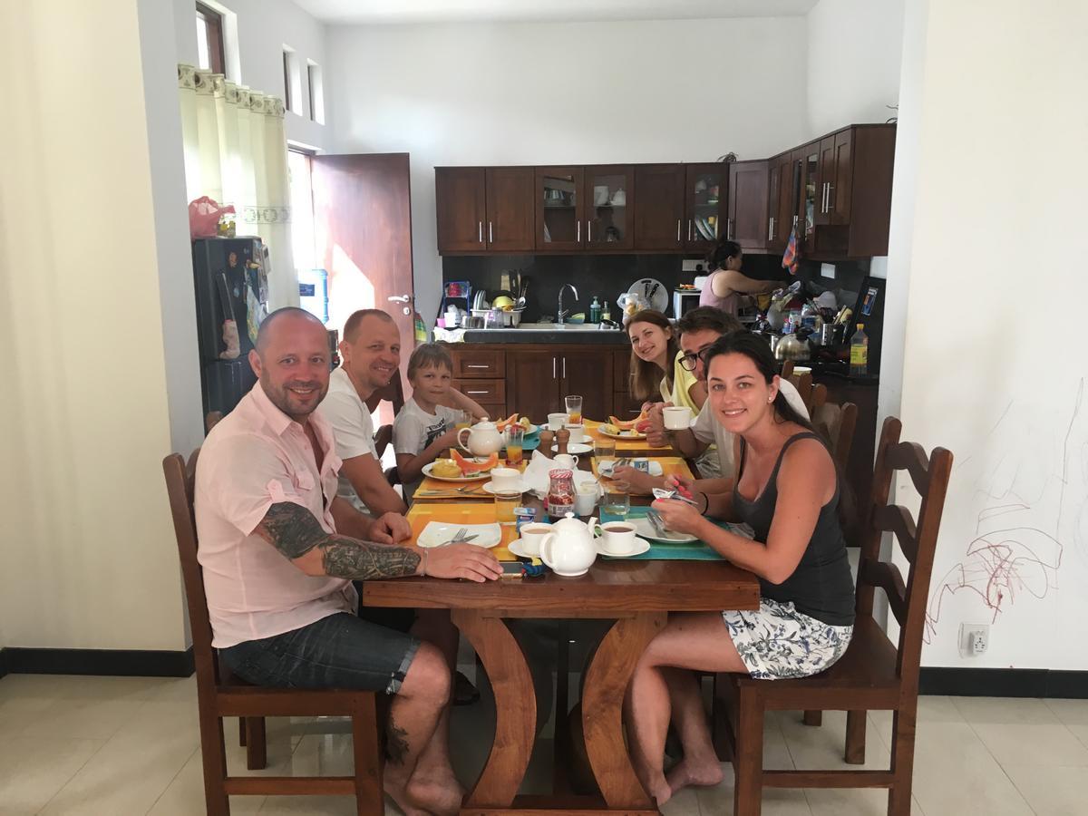 Bed and Breakfast Pick & Go White House Negombo Esterno foto