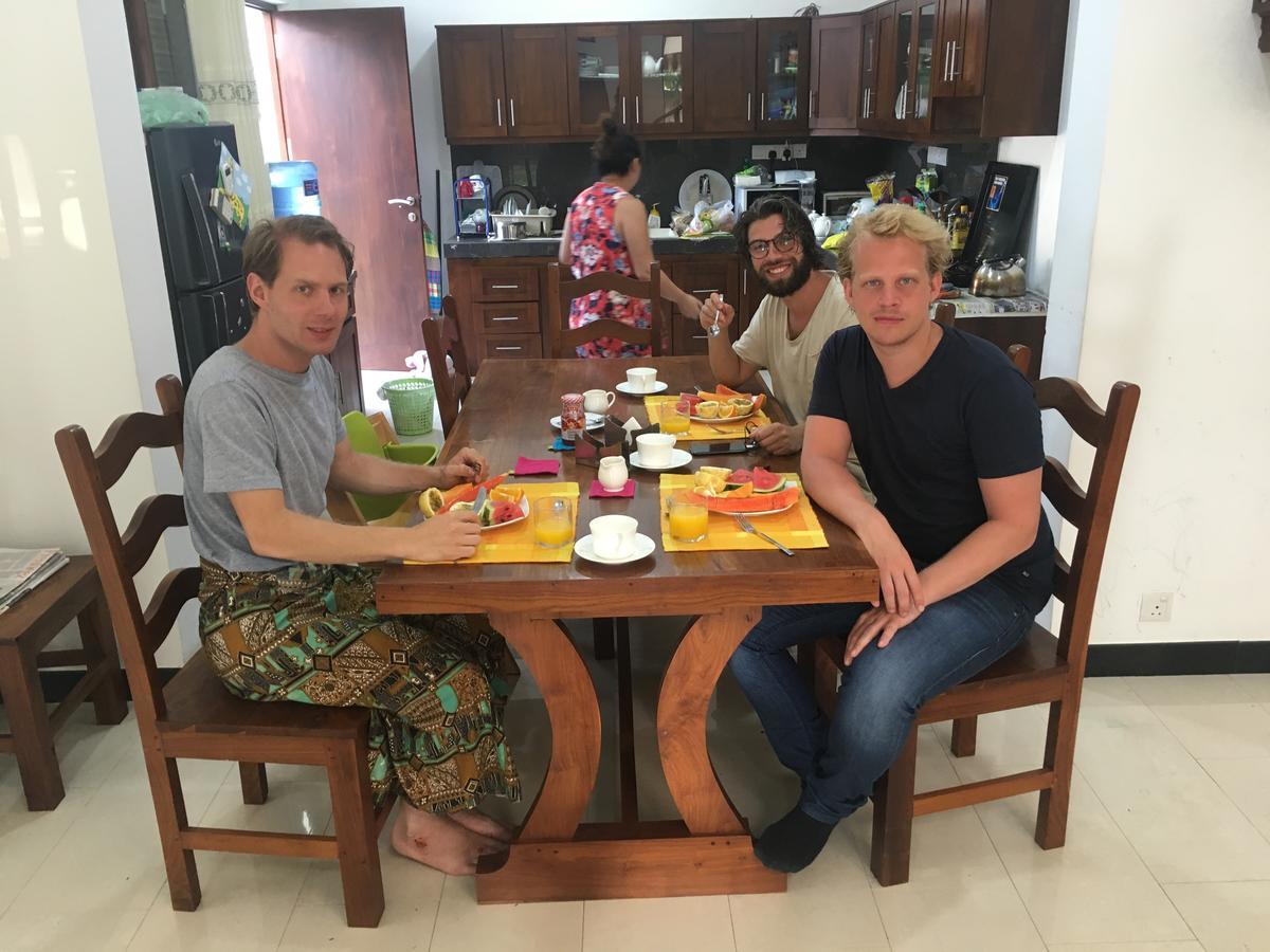 Bed and Breakfast Pick & Go White House Negombo Esterno foto